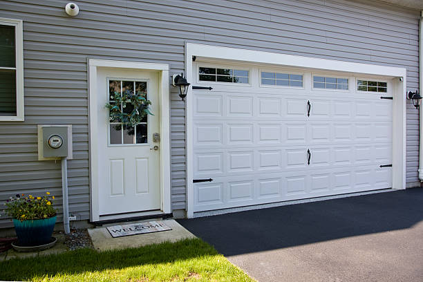 24/7 Emergency Garage Door Panel Replacement experts in Lake Delton, WI